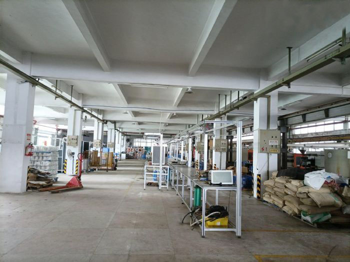 番禺石基工业园一楼2600平厂房出租，现成注塑机械环评，租金便宜