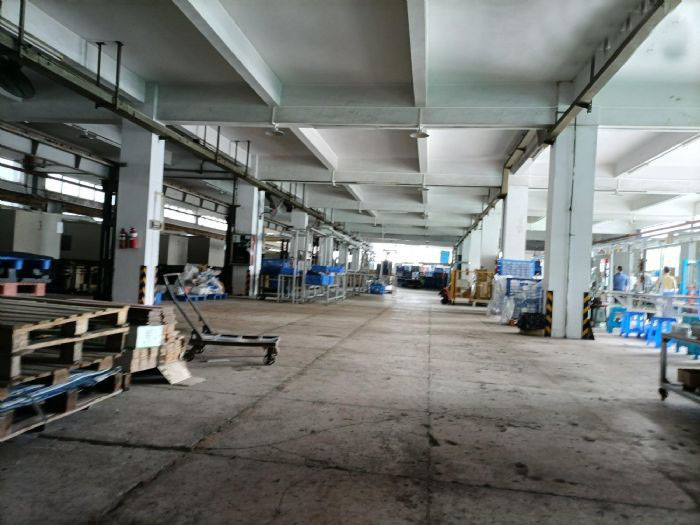 番禺石基工业园一楼2600平厂房出租，现成注塑机械环评，租金便宜