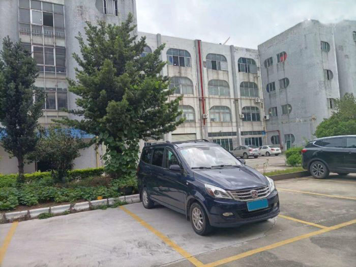 番禺石基工业园一楼2600平厂房出租，现成注塑机械环评，租金便宜